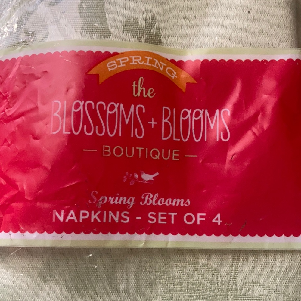 NWT 🌟 Set of 4 Napkins